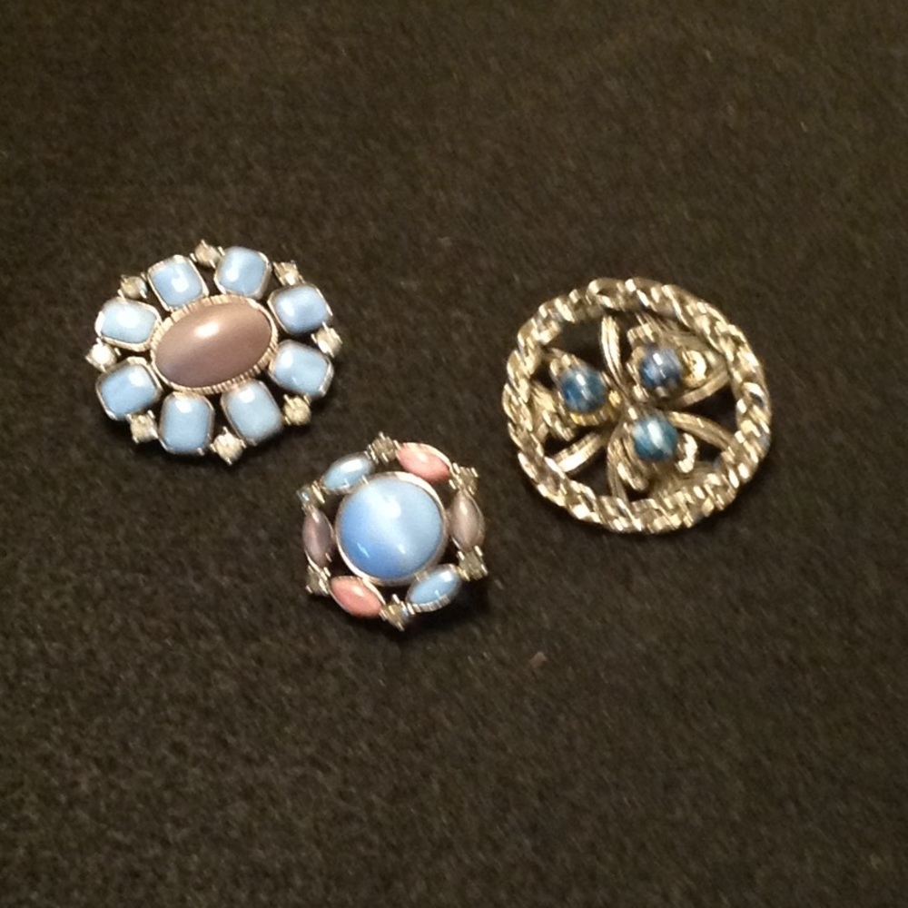 Multi Color Brooches - (3) - Picture 3 of 3